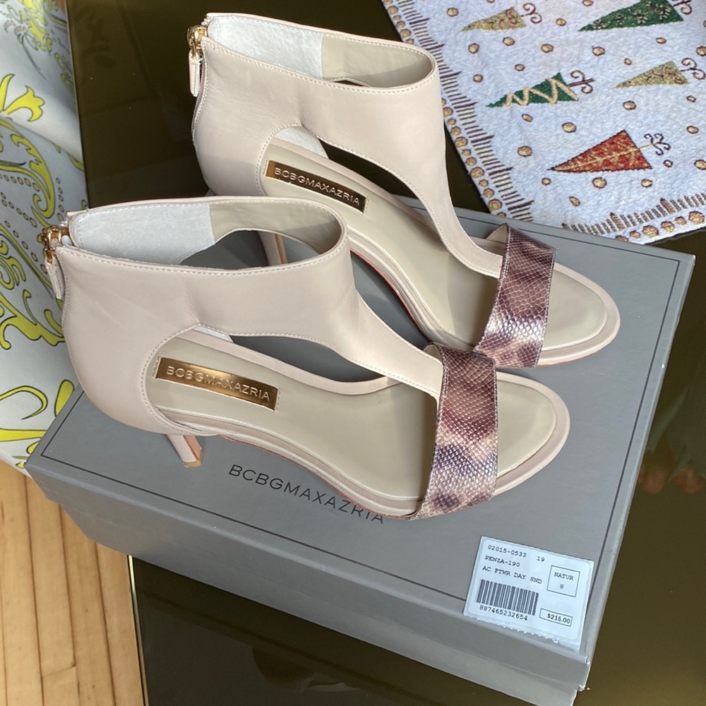 BCBGMAXAZRIA heels size 8 M/ 38